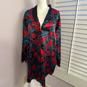 Elegant Floral Nightshirt with Red and Navy Design
